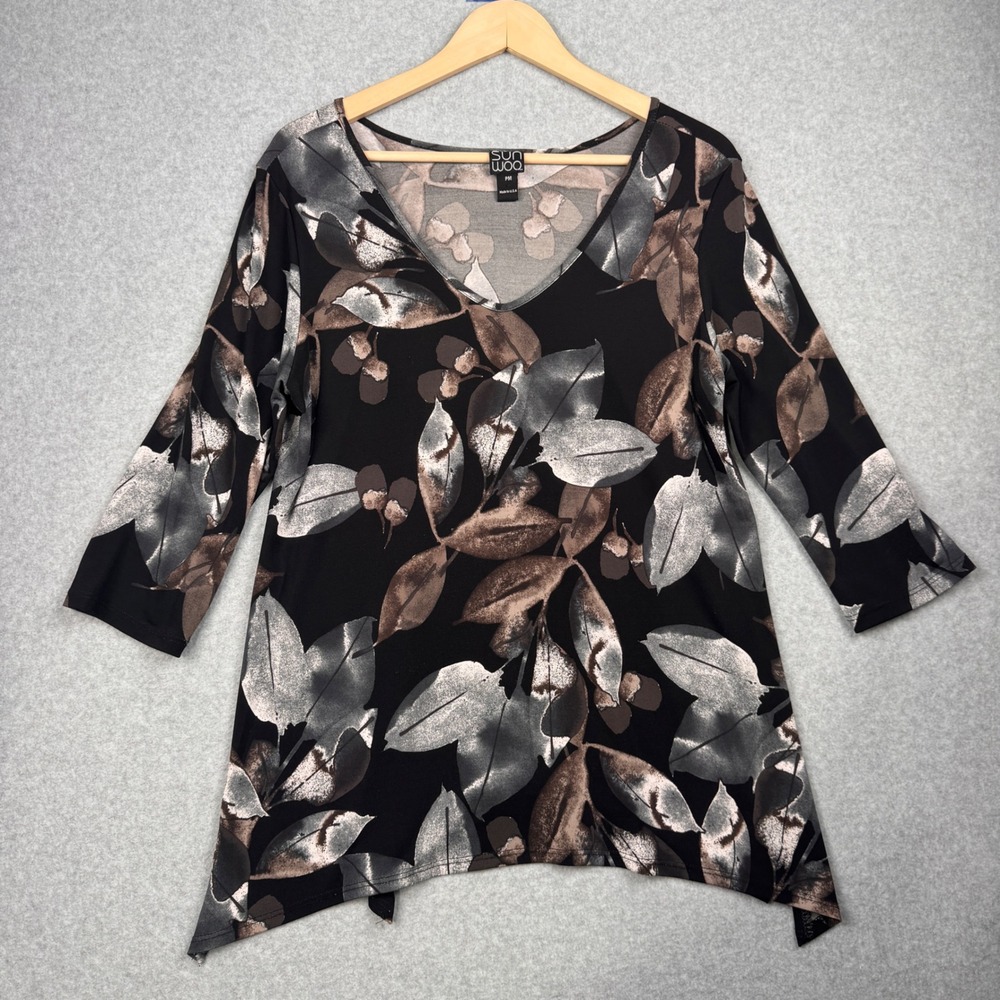 Clara Sun Woo Top Womens Medium Petite Black‎ Grey Floral Leaf Sharkbite Tunic